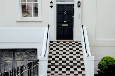 doorstep chequered steps